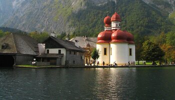 Die Wallfahrtskirche St. Bartholomä am Königssee